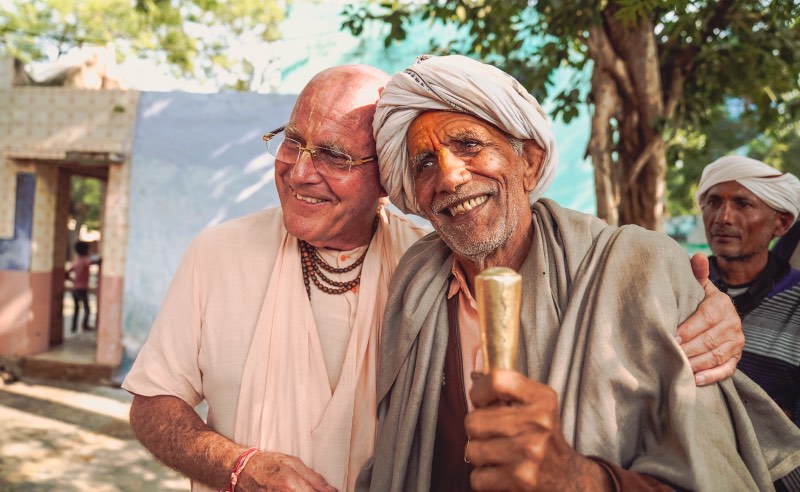 Indradyumna Swami embracing a village elder