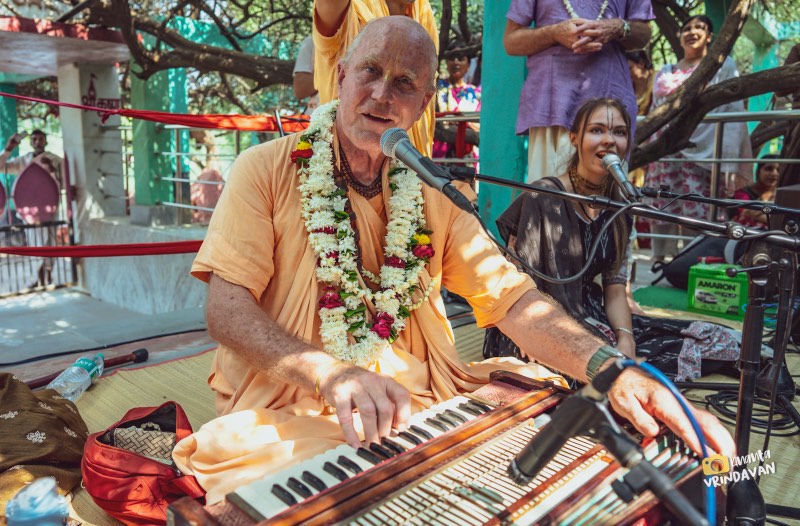 Indradyumna Swami leading kirtan on the harmonium